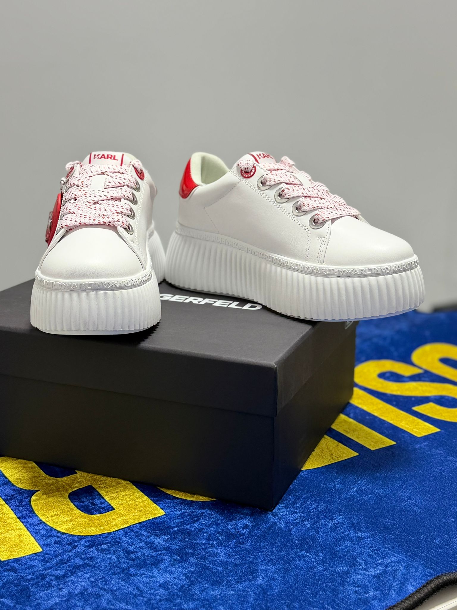 Karl Lagerfeld KREEPER LO Valentine White - Pandantiv Inimă Roșie