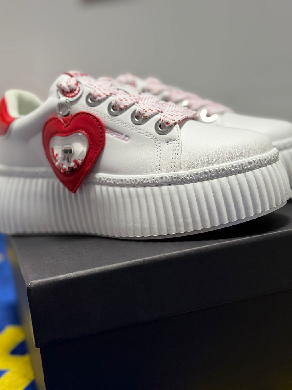 Karl Lagerfeld KREEPER LO Valentine White - Pandantiv Inimă Roșie