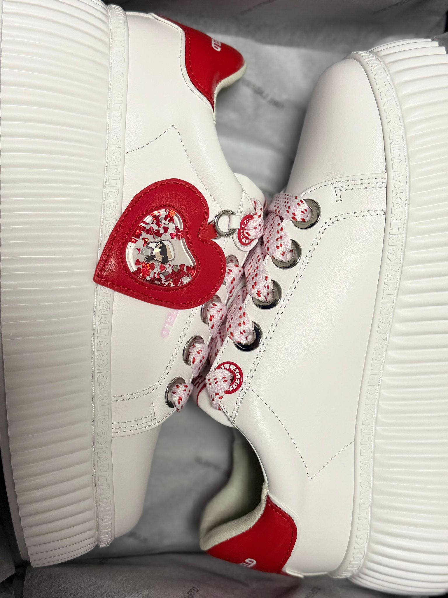 Karl Lagerfeld KREEPER LO Valentine White - Pandantiv Inimă Roșie