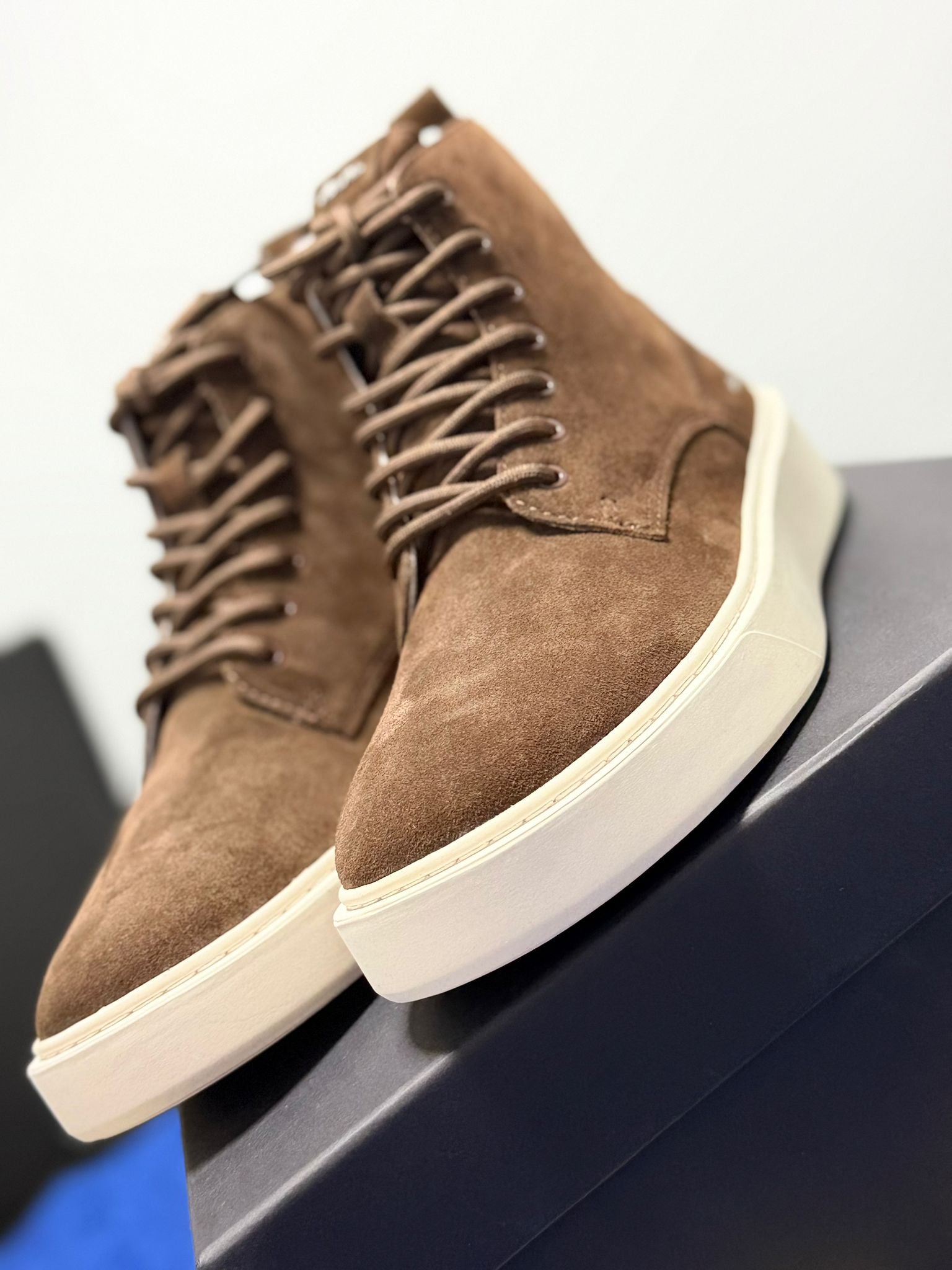 Bocanci Karl Lagerfeld Flint Suede - Maro - Ediție Limitată