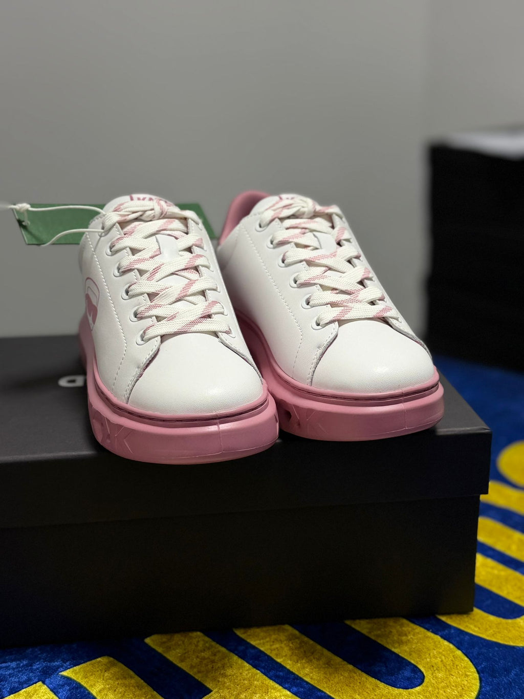 Karl Lagerfeld KAPRI KITE Outline NFT Lo White (Alb/Roz) - Talpă Inimioare