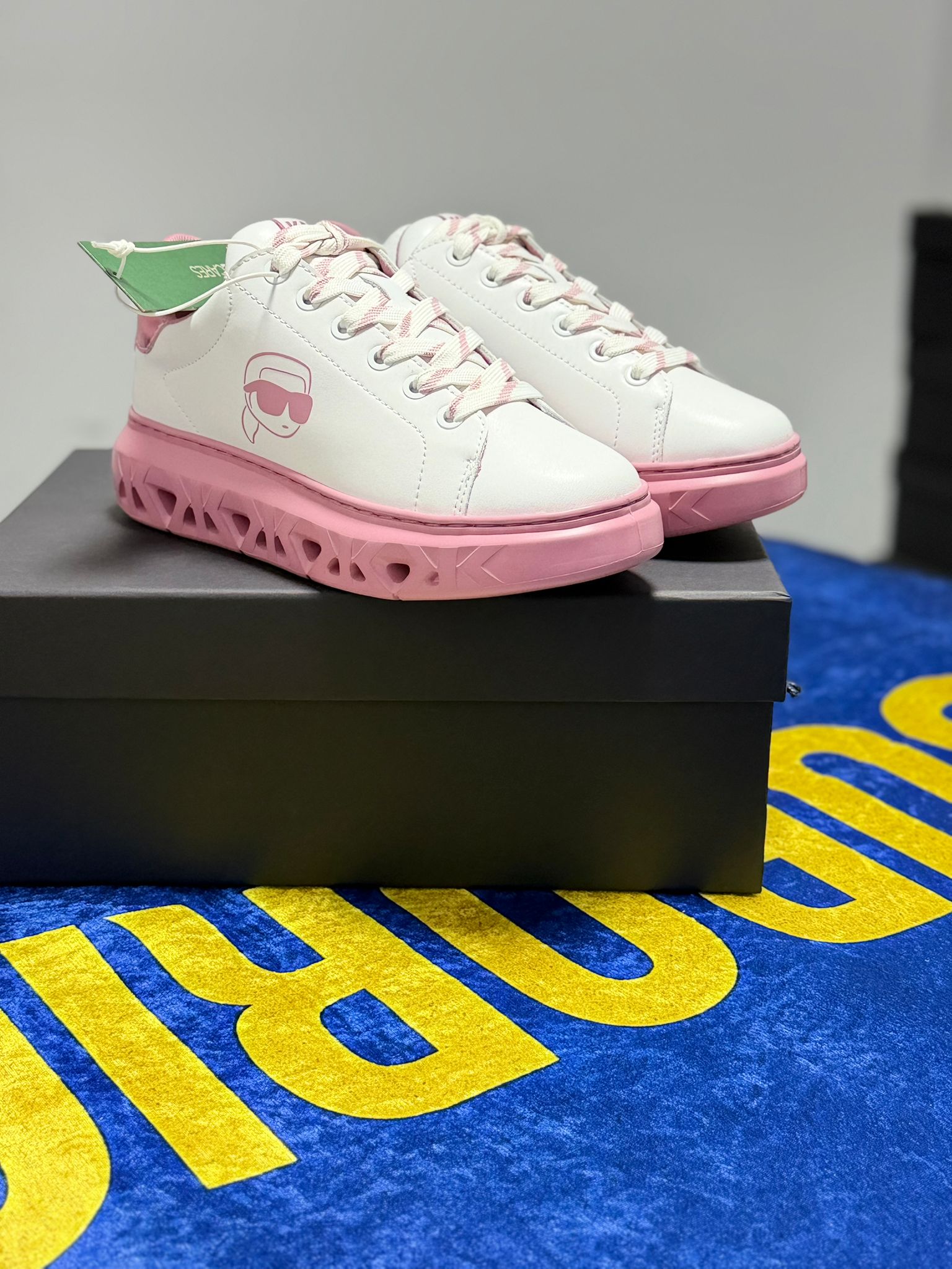 Karl Lagerfeld KAPRI KITE Outline NFT Lo White (Alb/Roz) - Talpă Inimioare