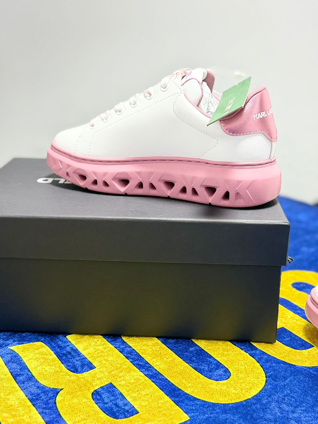 Karl Lagerfeld KAPRI KITE Outline NFT Lo White (Alb/Roz) - Talpă Inimioare