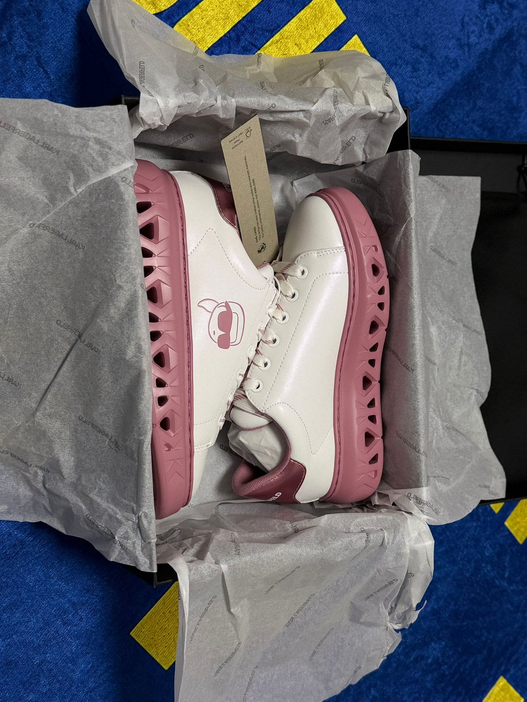 Karl Lagerfeld KAPRI KITE Outline NFT Lo White (Alb/Roz) - Talpă Inimioare