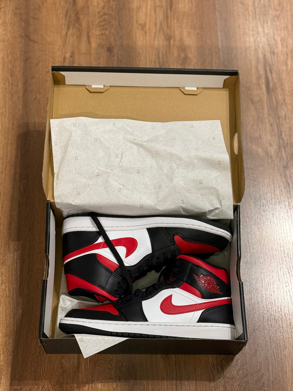 Air Jordan 1 Mid 'Bred Toe'