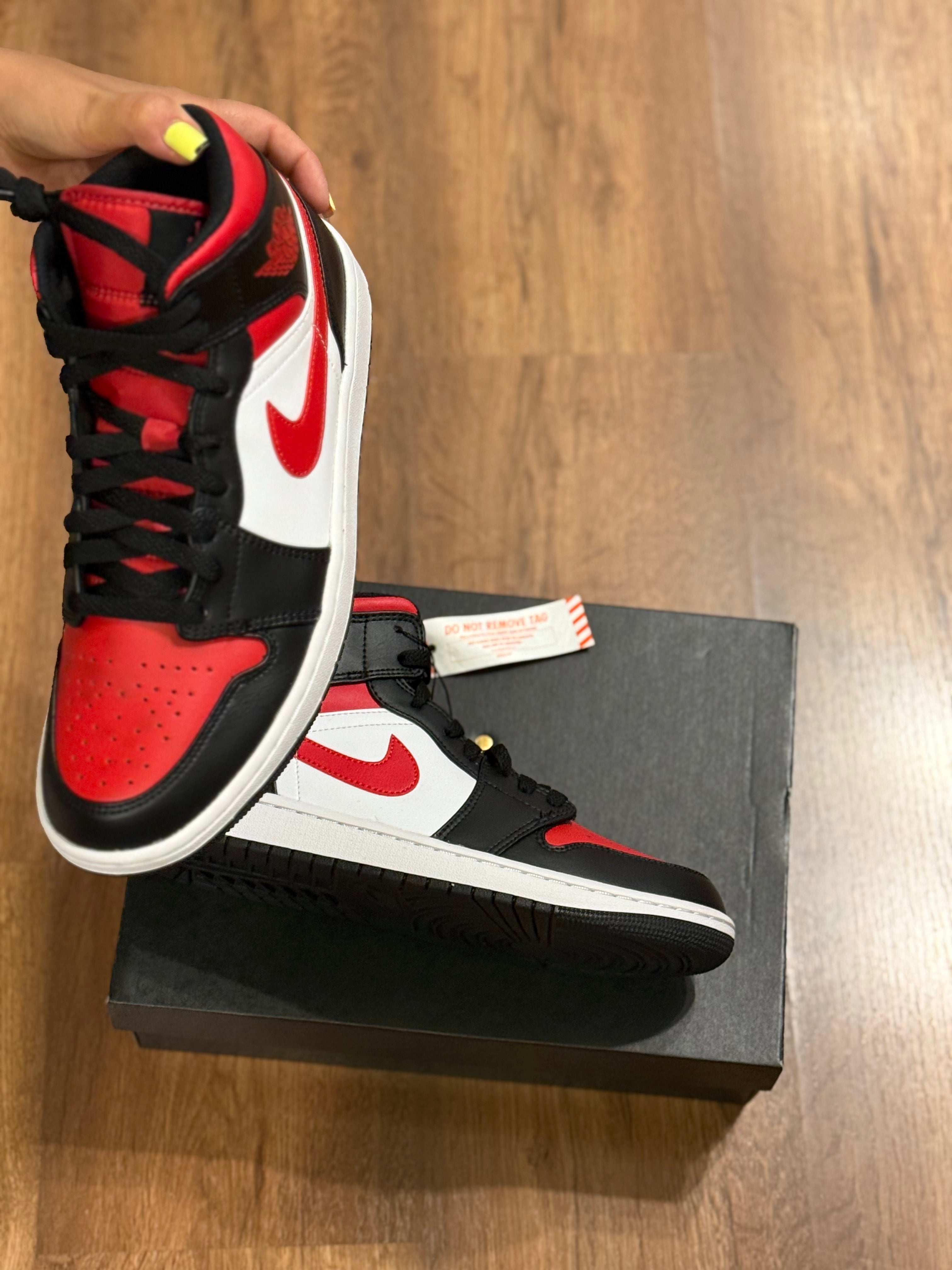 Air Jordan 1 Mid 'Bred Toe'