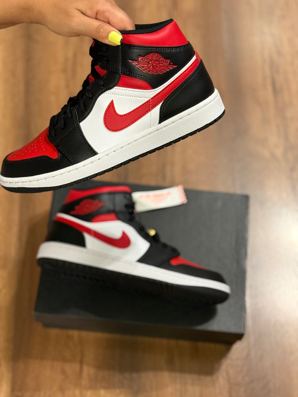 Air Jordan 1 Mid 'Bred Toe'