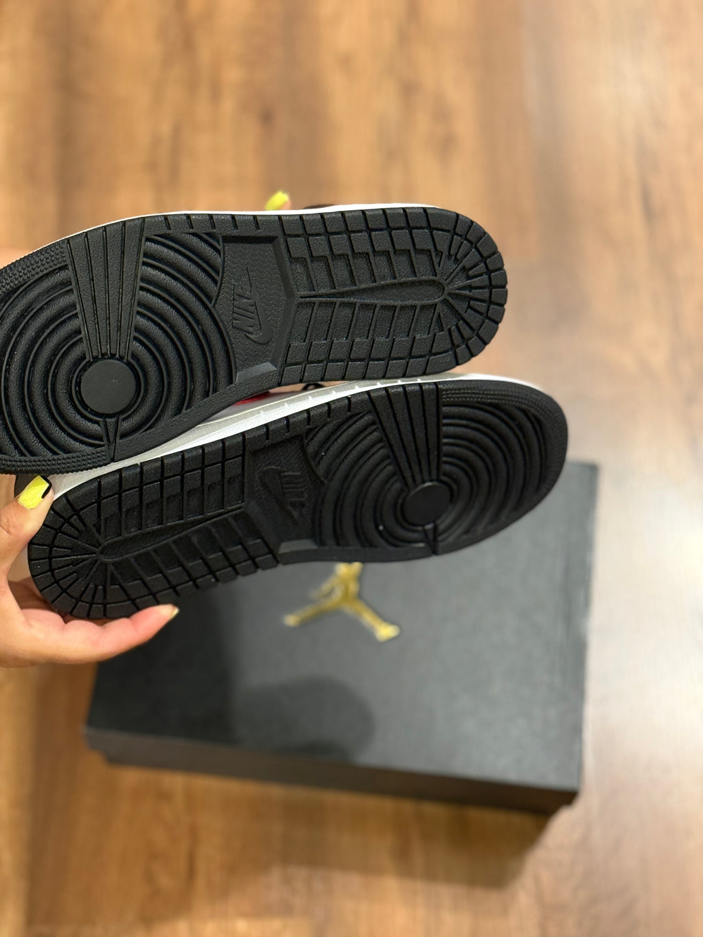 Air Jordan 1 Mid 'Bred Toe'