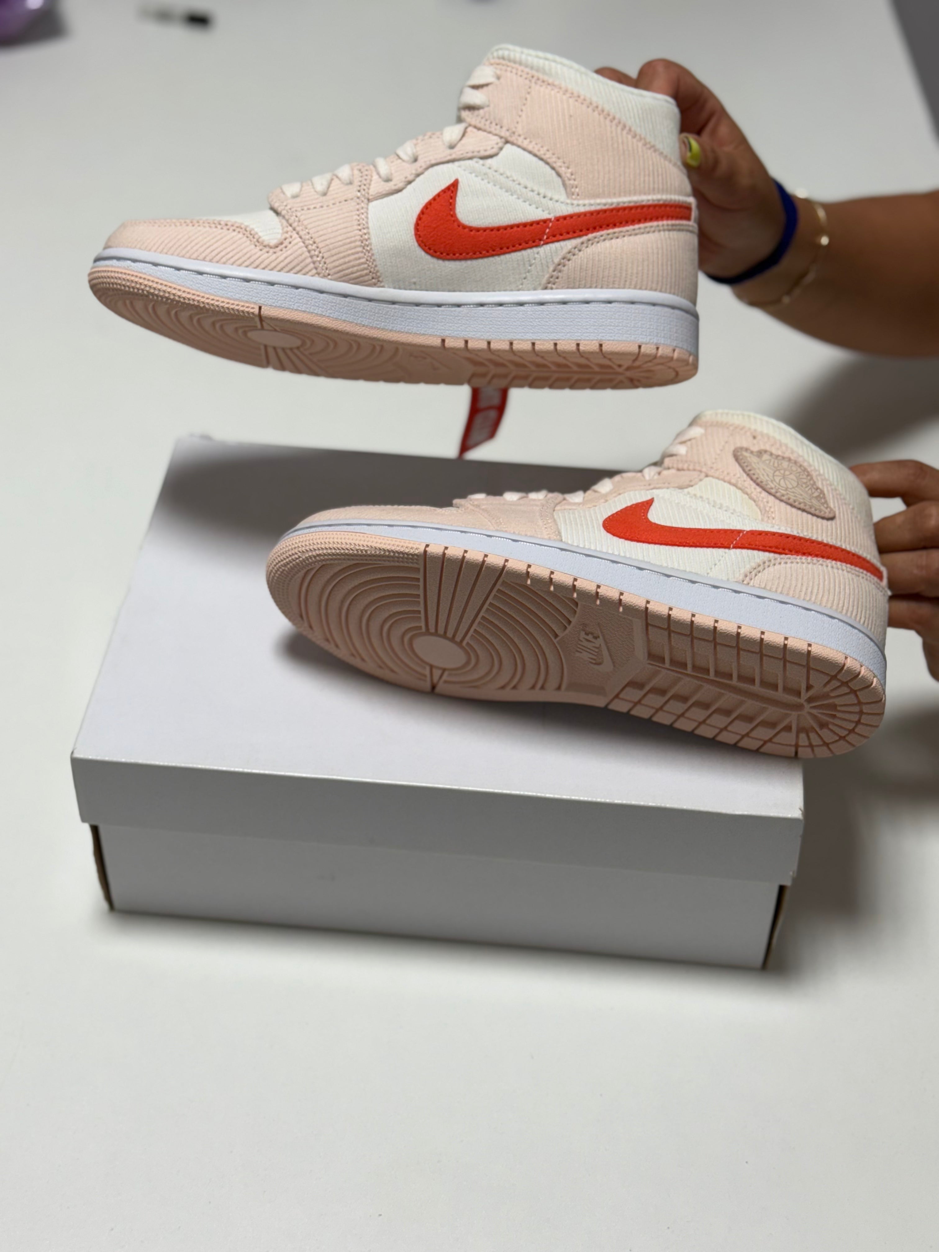 Air Jordan 1 Mid SE 'Corduroy'