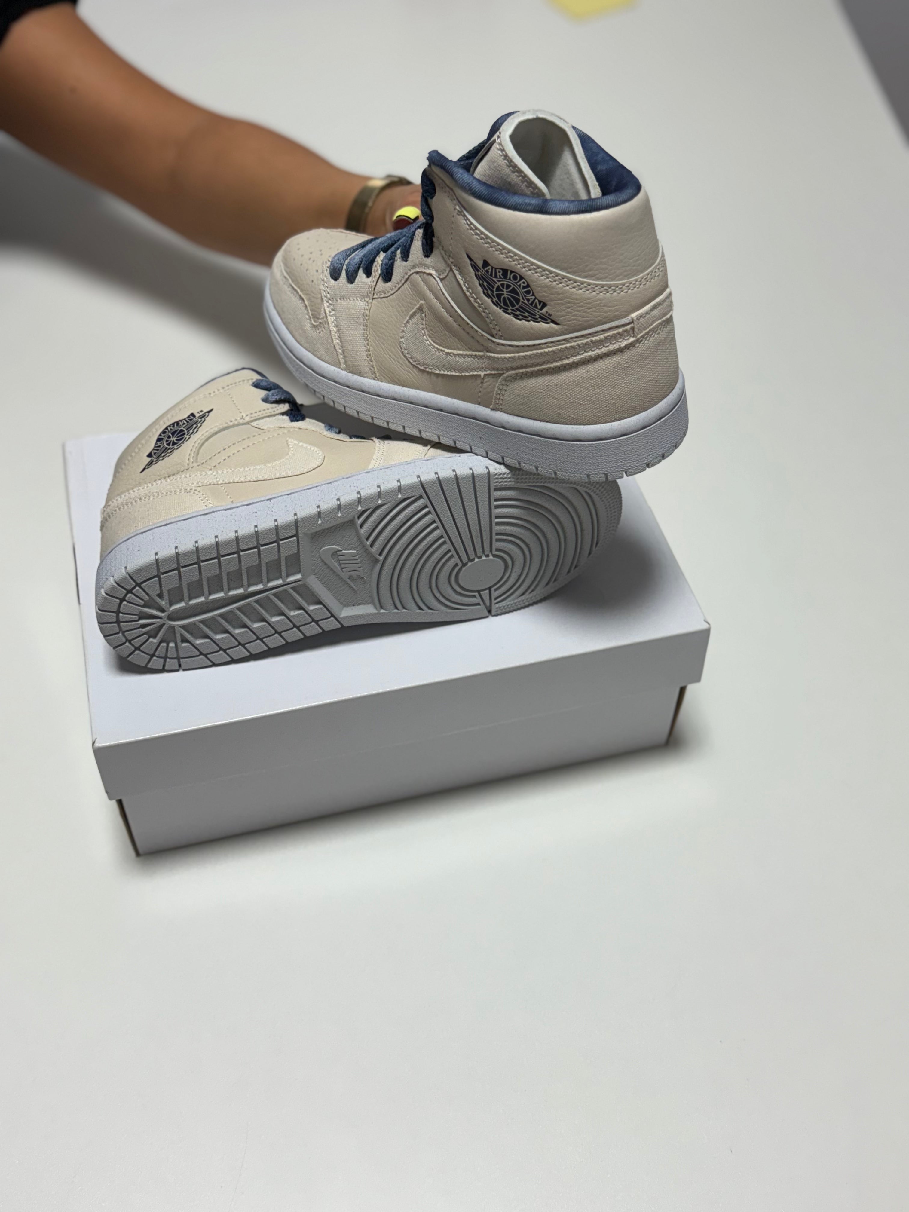 Air Jordan 1 Mid SE 'Sanddrift'