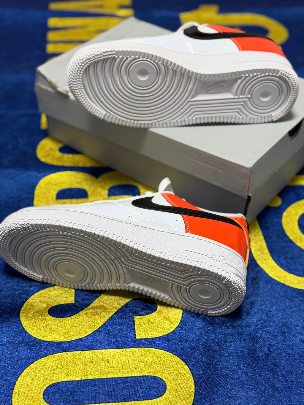 Nike Air Force 1 ’07 White Brilliant Orange – Adidași Originali, Stil Fresh și Confort Premium