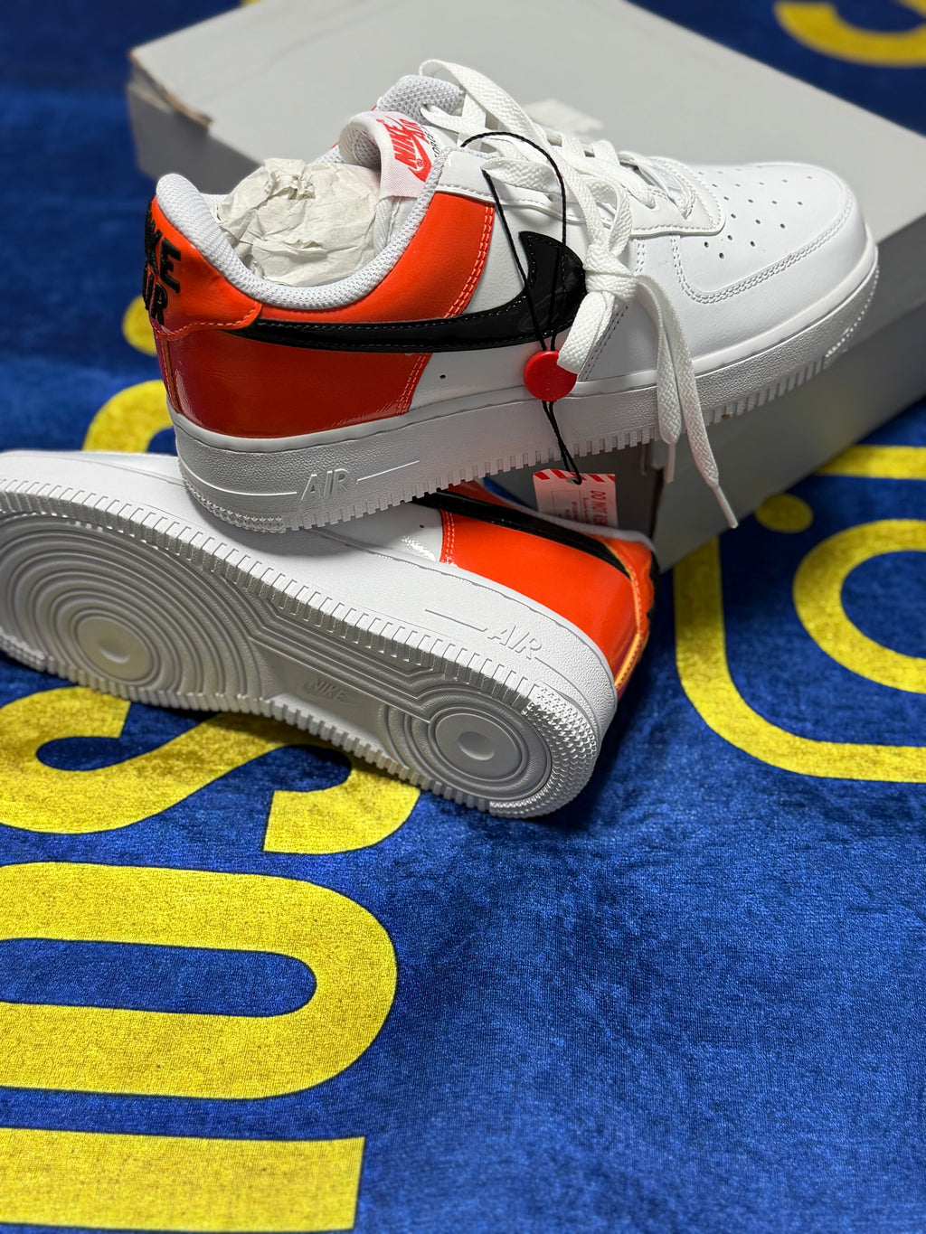 Nike Air Force 1 ’07 White Brilliant Orange – Adidași Originali, Stil Fresh și Confort Premium