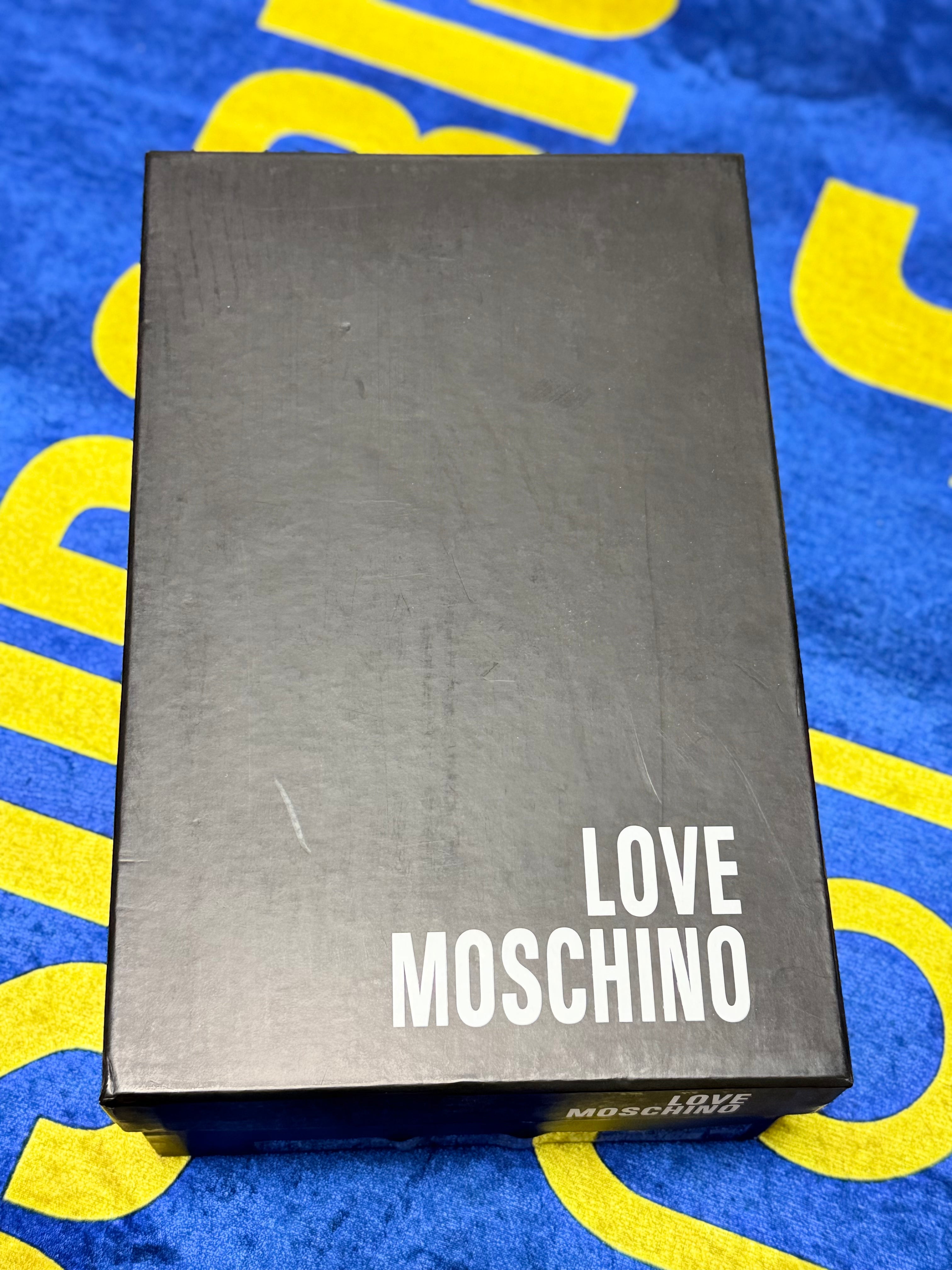 SNEAKERS LOVE MOSCHINO