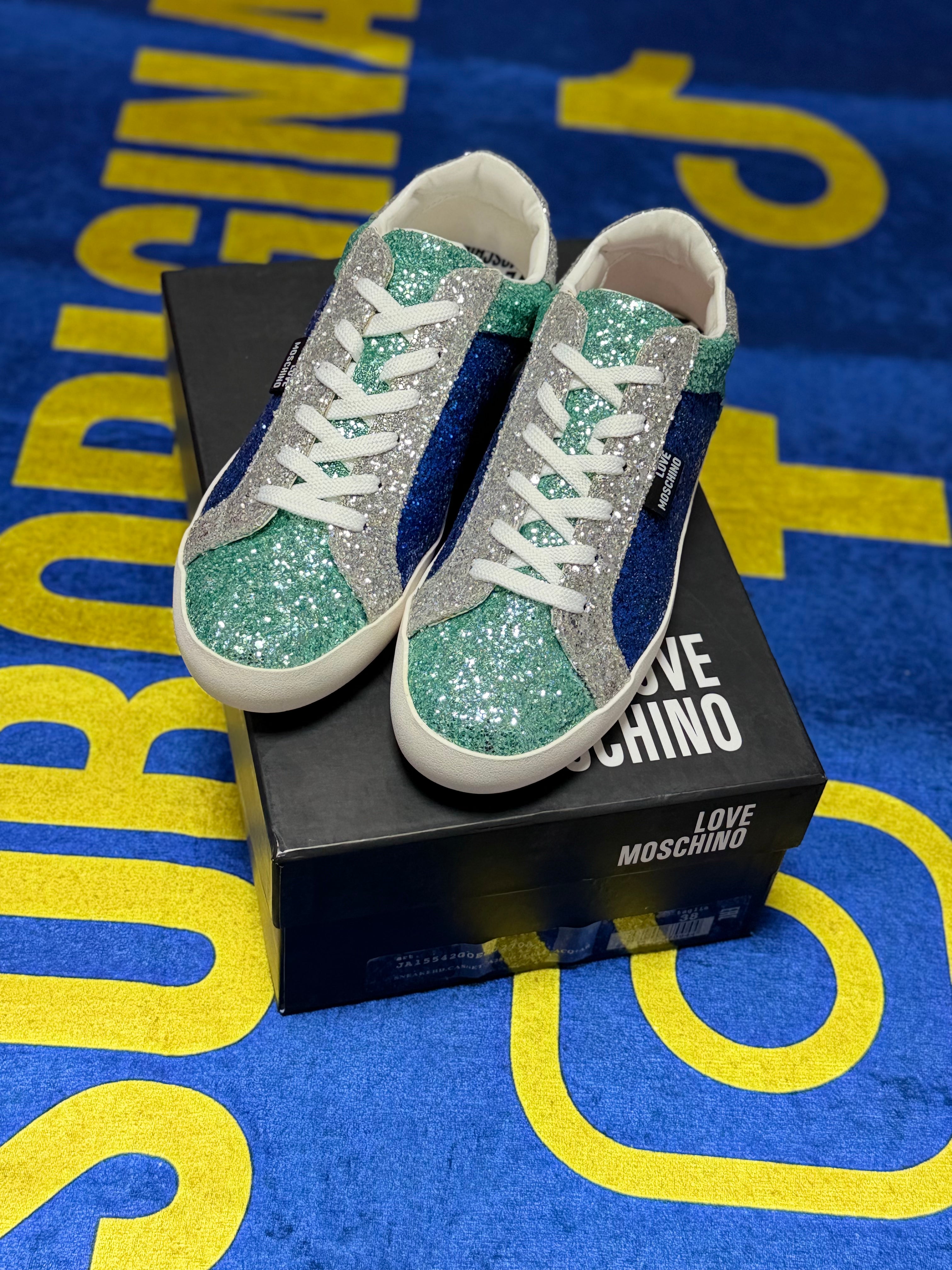 SNEAKERS LOVE MOSCHINO