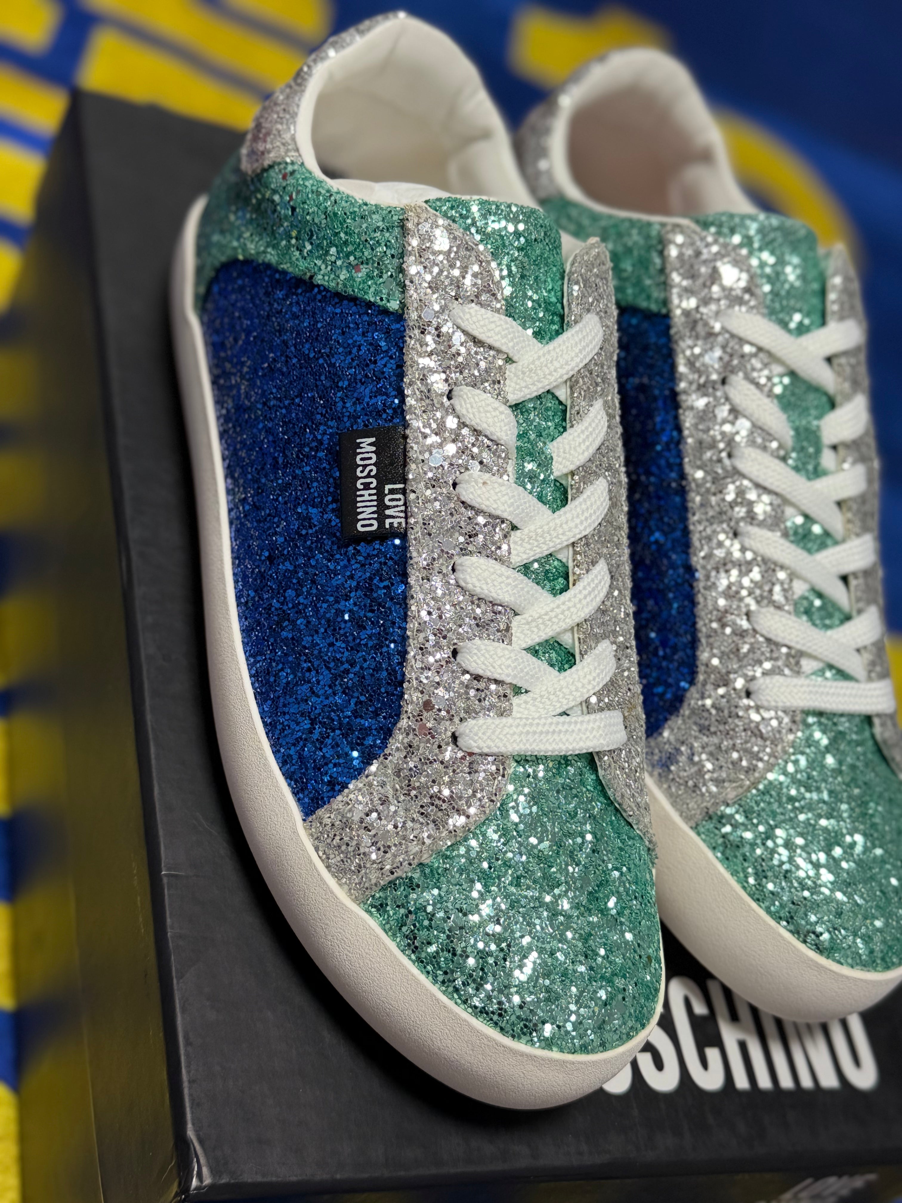 SNEAKERS LOVE MOSCHINO