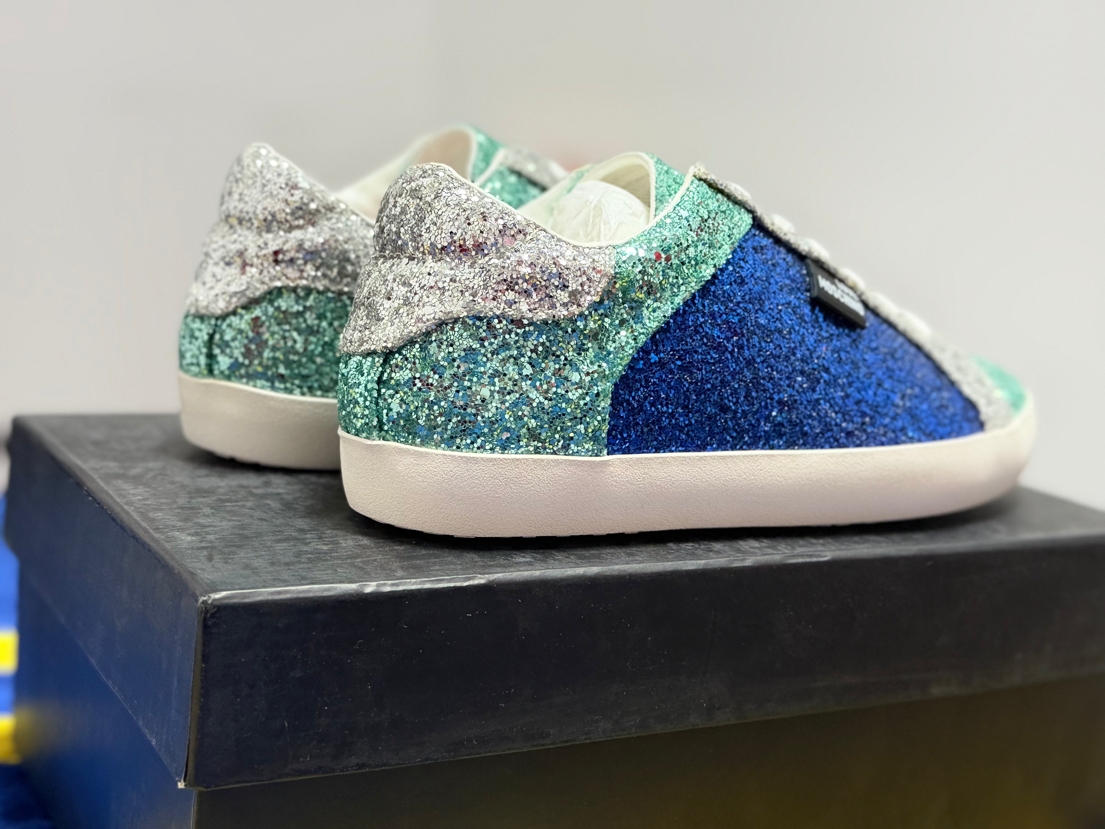 SNEAKERS LOVE MOSCHINO