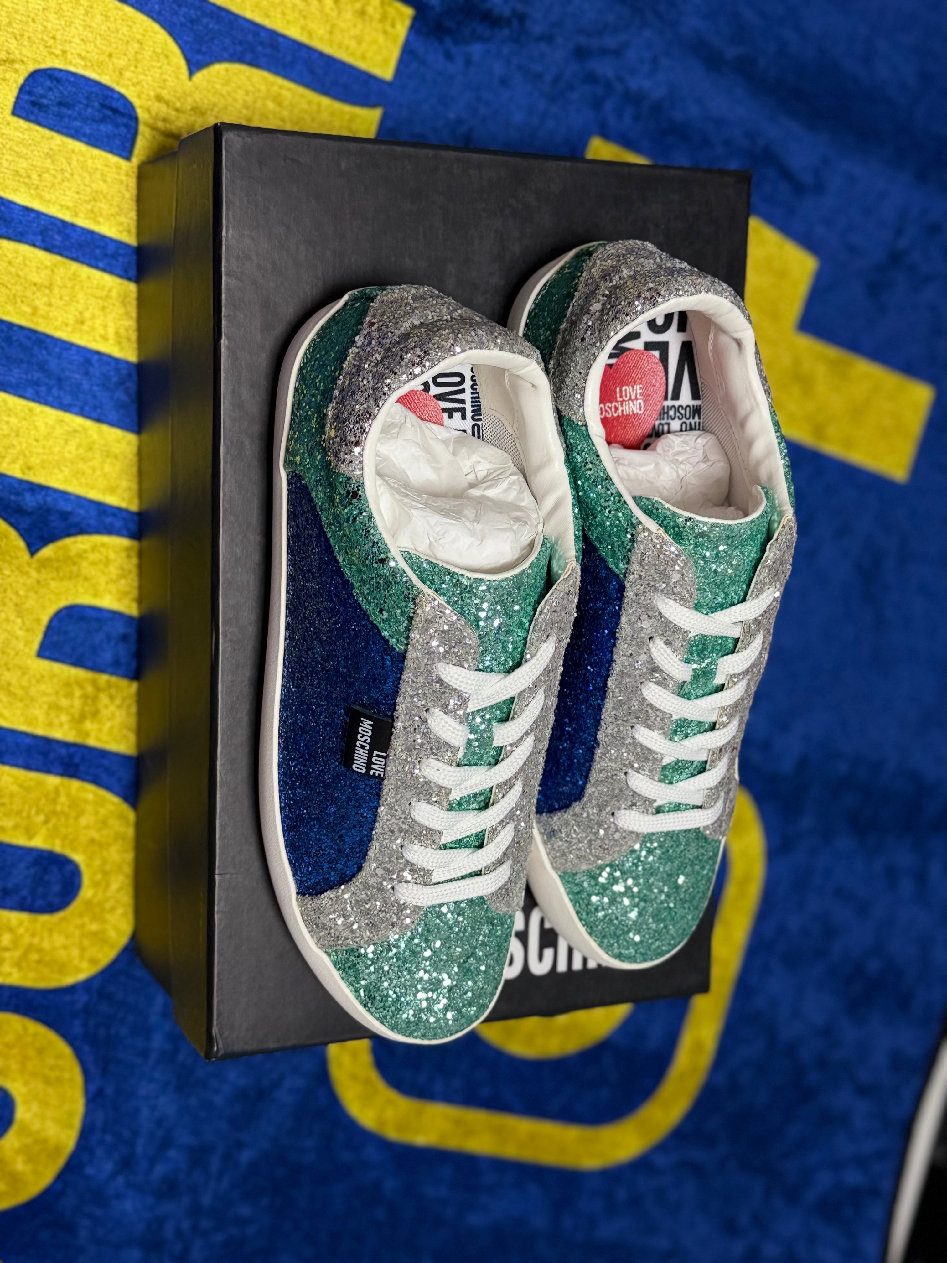 SNEAKERS LOVE MOSCHINO