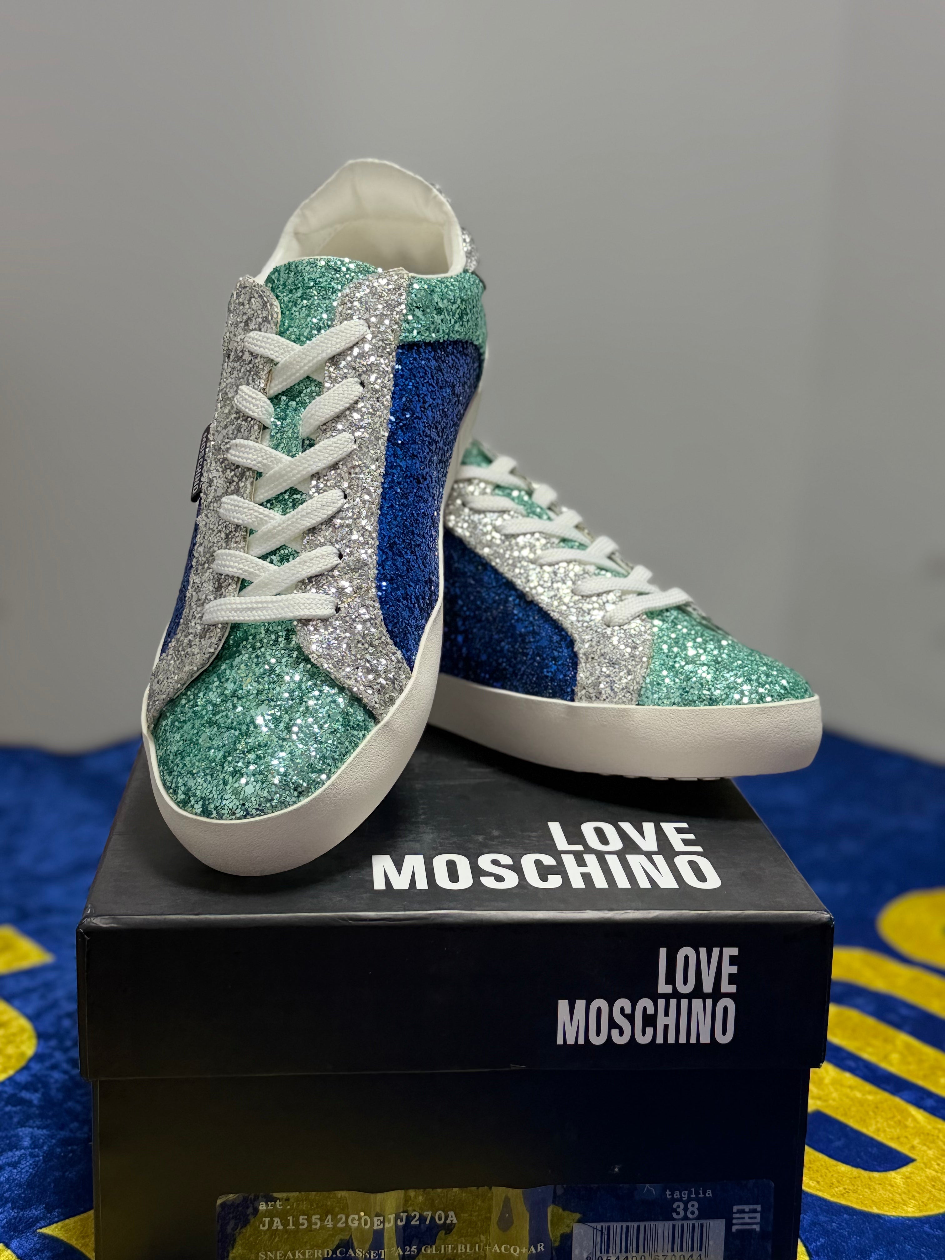 SNEAKERS LOVE MOSCHINO