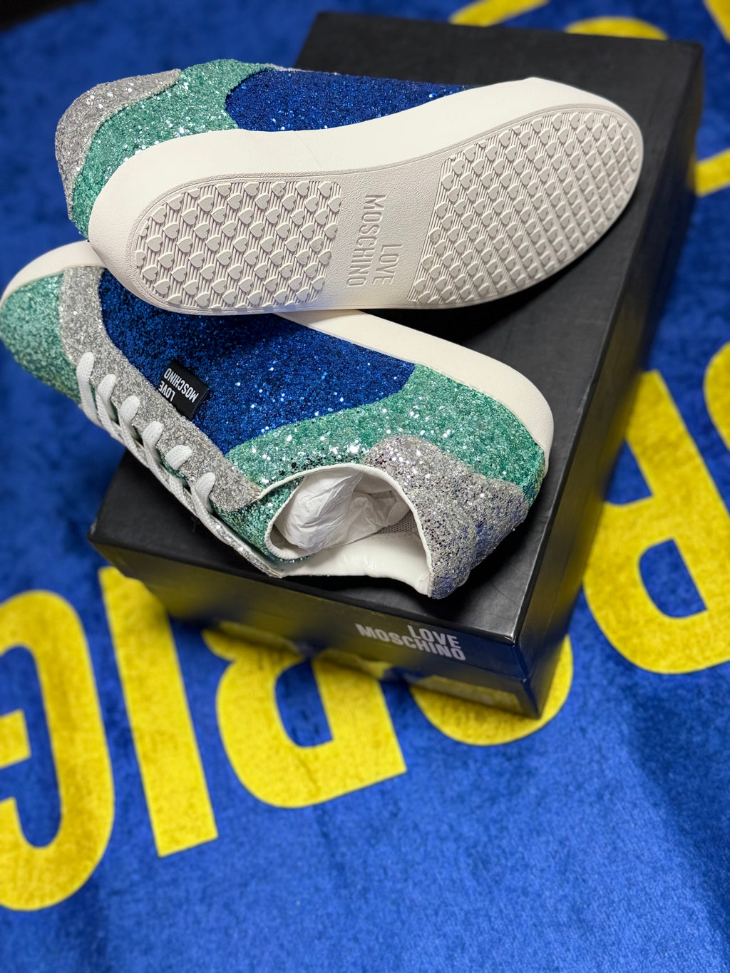 SNEAKERS LOVE MOSCHINO