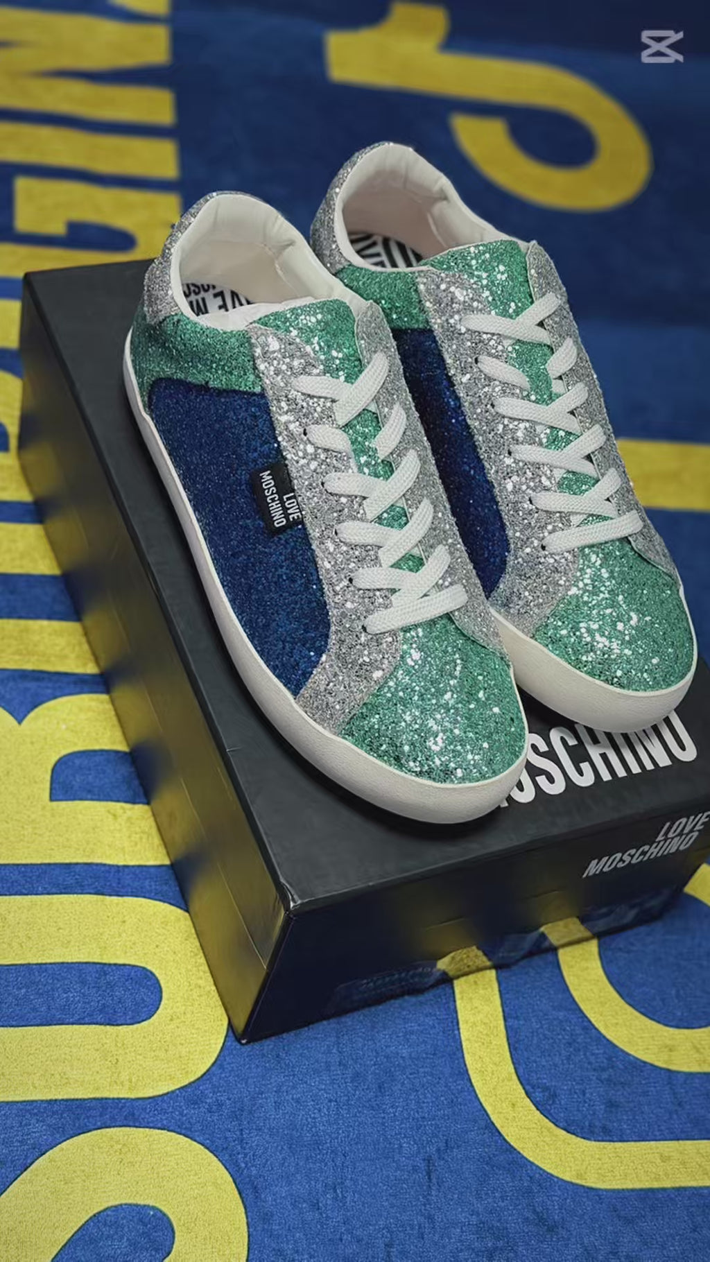 SNEAKERS LOVE MOSCHINO